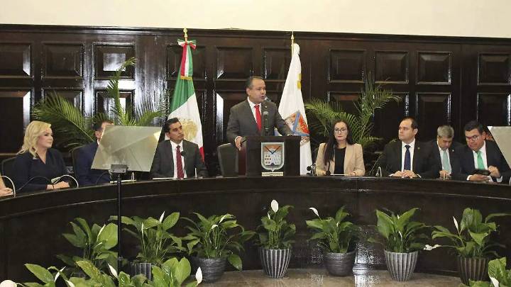 Entrega Antonio Astiazarán primer informe de gobierno