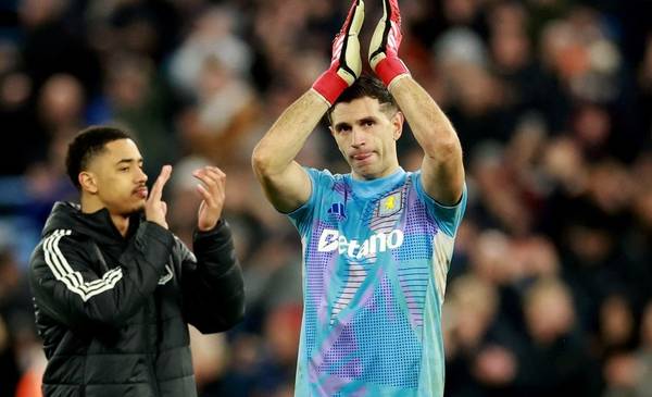 La fuerte decisión del Aston Villa con Dibu Martínez que confirma su salida