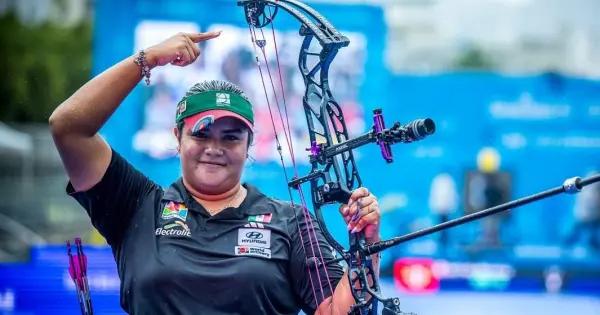 Andrea Becerra se baña de oro en Gwangju 2025