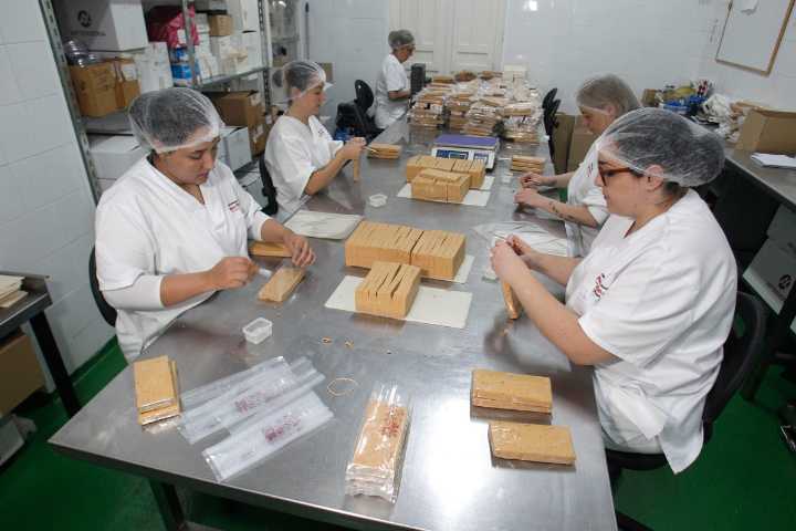 Trabajo publica el convenio de la industria del turrón 2025 con subidas salariales del 3 %