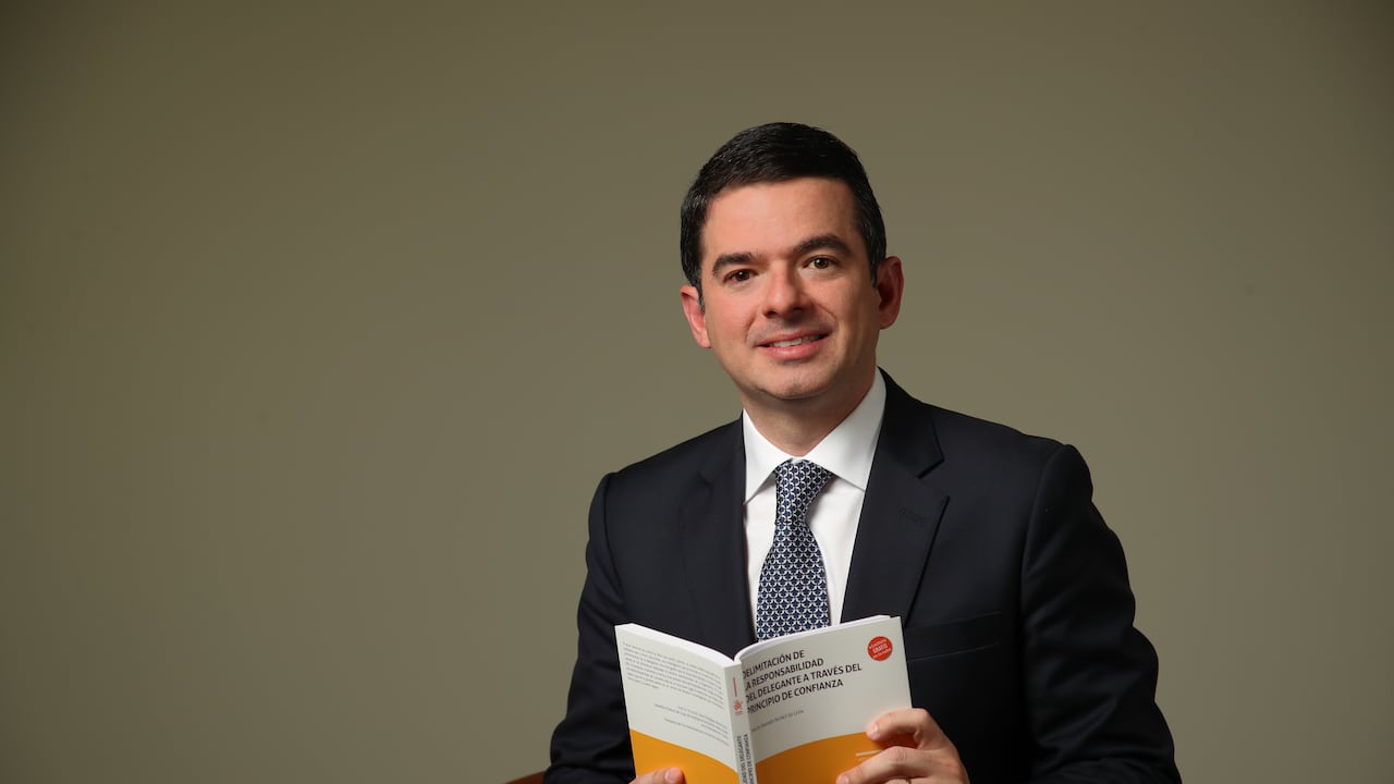 “La corrupción nos duele a todos”: el presidente del Colegio de Abogados Administrativistas, Carlos Nuñez, habla de su primer libro