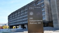 La Administración Trump evalúa imponer nuevas restricciones a la pastilla abortiva mifepristona