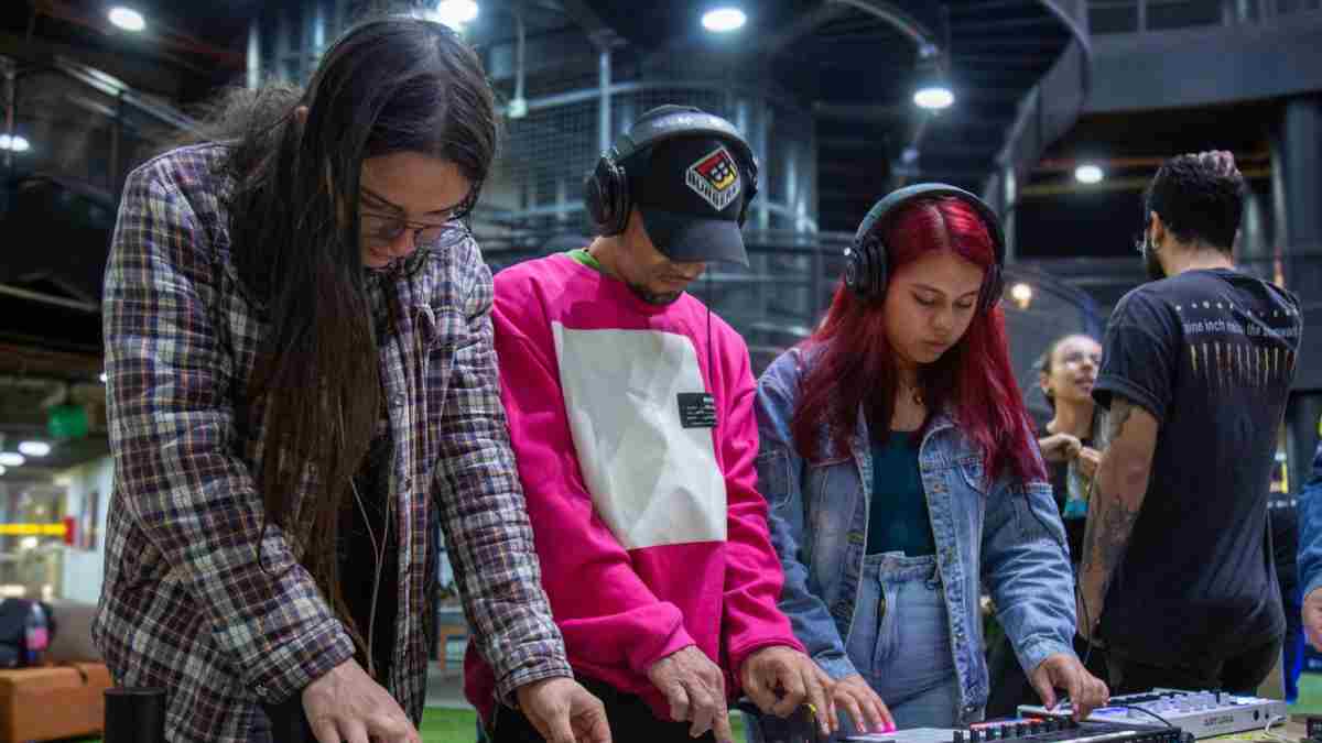 Medellín abre 3.500 cupos gratuitos en cursos de Estud