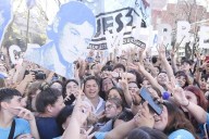 Kicillof, en medio de la juventud: el video que lo muestra llegando a la marcha por La Noche de los Lápices