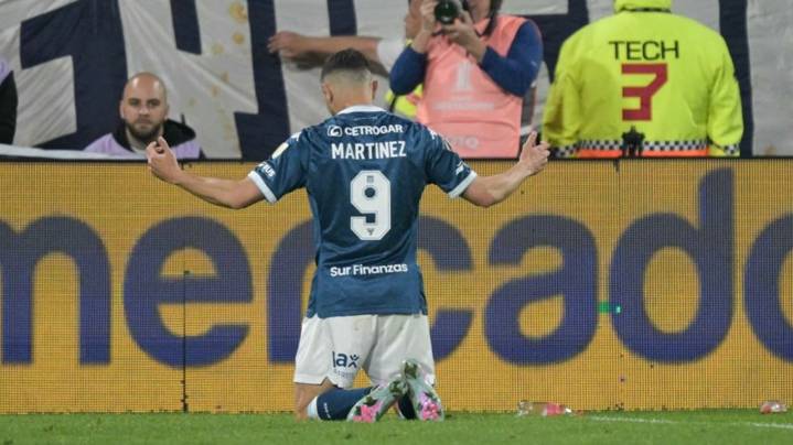 Maravilla Martínez abrió la serie de Libertadores marcando su gol 50 con Racing Club