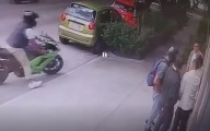 Motociclistas asaltan con pistola a plena luz del día en Colonia del Valle; cae presunto cómplice