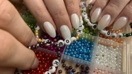 Mennonite Swifties to Exchange 'Frintschoft' Bracelets this Weekend