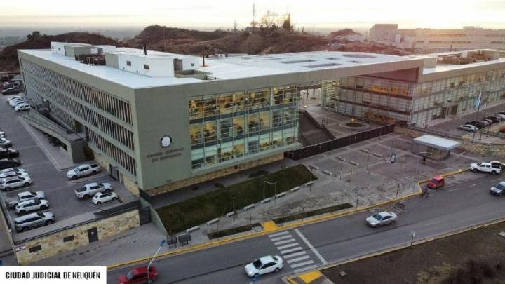 Detuvieron al padre del bebé de 39 días muerto: "Lo mató a golpes de puño", aseguró el fiscal