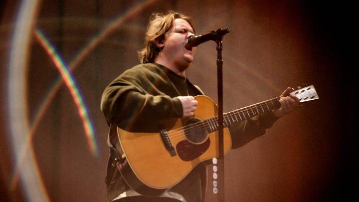 'Genuinely humbled' Lewis Capaldi returns to the stage