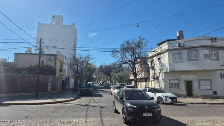 Detienen a dos ladrones tras una persecución por los techos de viviendas en calle Crespo al 3.500 y el parque Juan de Garay