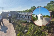 Tráiler sufre volcadura en la avenida Chac Mool con Huayacán en Cancún