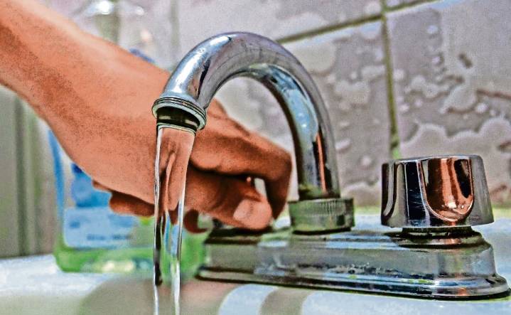 Proponen hasta 20 años de cárcel por robo y despojo de agua en CDMX