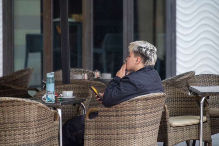 Dudan sobre una ley que permitirá fumar junto a las terrazas