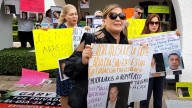“No pueden pagar justos por pecadores”: Familiares de desaparecidos al salir de Fiscalía, protestan en Casa Jalisco