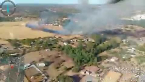 El Infoca lucha contra un incendio forestal declarado en el paraje Las Moreras, en Aljaraque