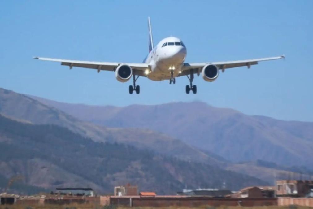 UDEX inspecciona avión de LATAM tras alerta de supuesta bomba en vuelo a Juliaca
