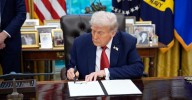 Firma Trump orden ejecutiva que hace efectivo el funcionamiento legal de TikTok en EUA
