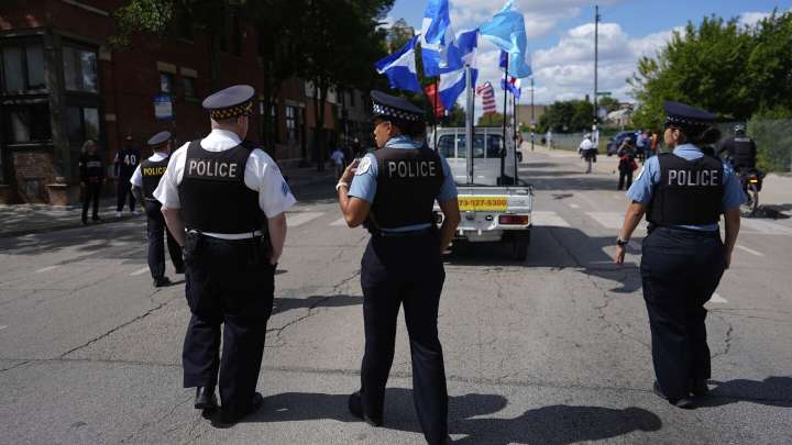 ICE recruitment ad targets Chicago Police officers