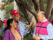Indignados colonos encaran a Galindo en evento público