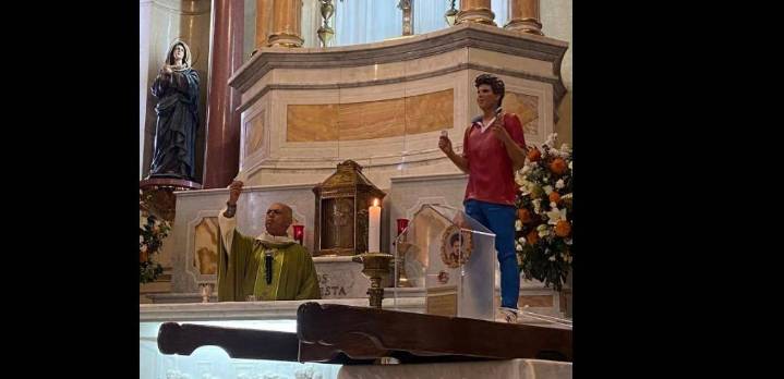 Saltillenses acuden a venerar la reliquia de Carlo Acutis, el nuevo santo ‘influencer’ de la Iglesia Católica