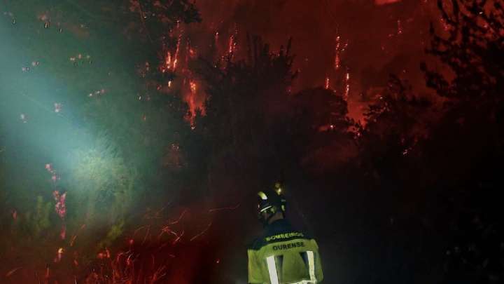 Críticas al alcalde de Ourense por su "incongruencia política y gran irresponsabilidad administrativa" al "no pagar a sus bomberos"