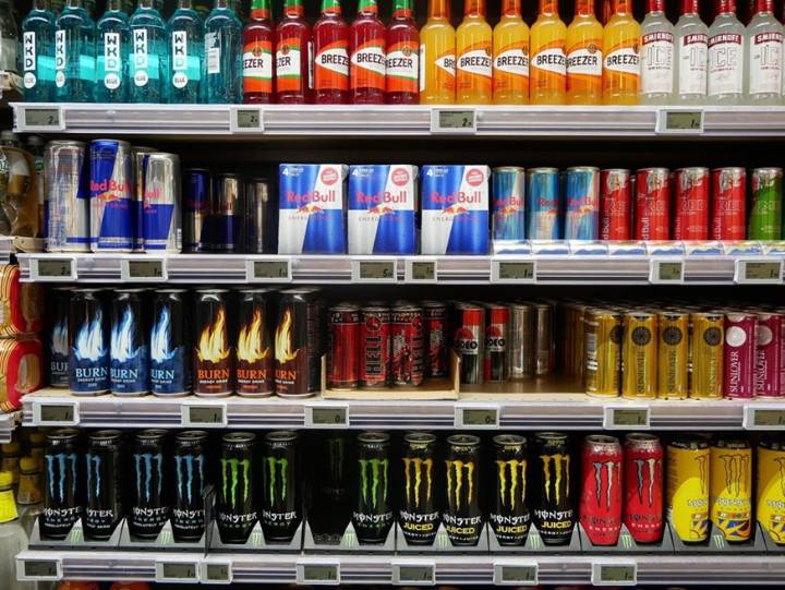 Van por prohibir venta de bebidas energizantes a menores de edad