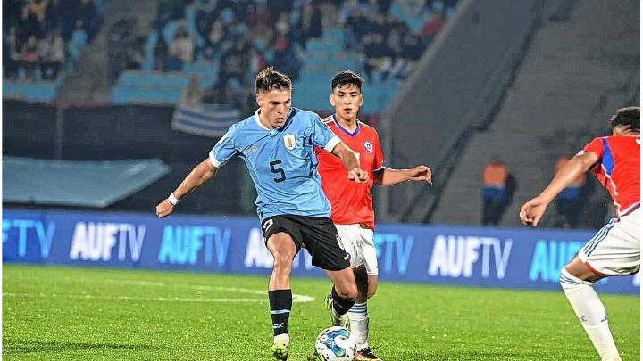 Uruguay se despide de las Eliminatorias visitando a Chile