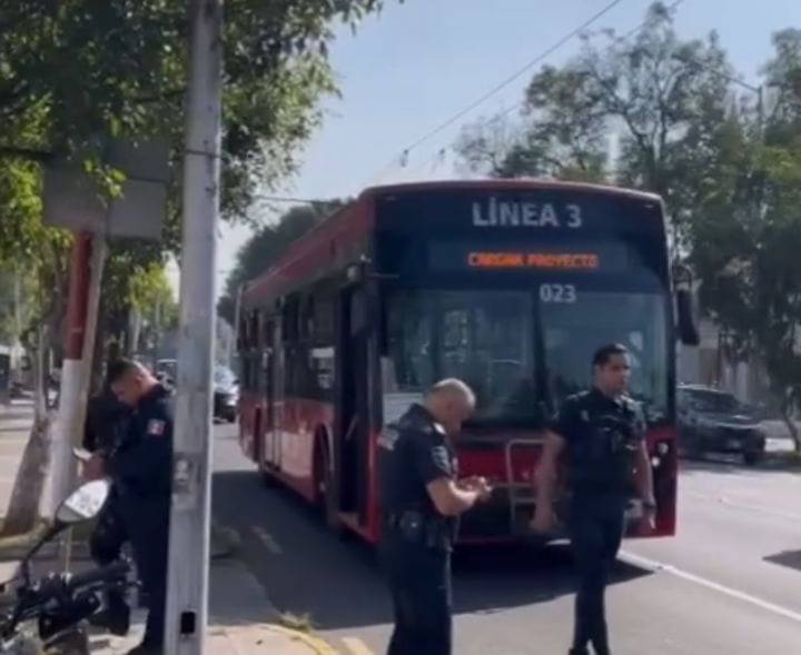 Quieren que en la avenida Juárez-Vallarta se haga un carril bus