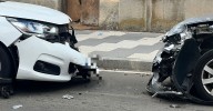 Dos personas resultan heridas tras el choque frontal de dos turismos en la avenida Juan Pablo II