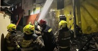 Incendio en Manizales: dos bomberos terminaron lesionados y una casa quedó destruida, ya fue atendido