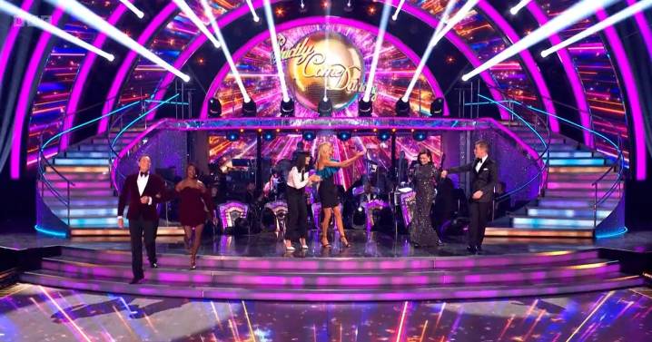 Strictly Come Dancing fans spot 'awkward' move and issue complaint seconds into first live show