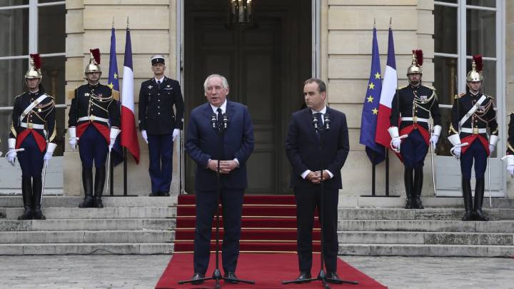 El nuevo primer ministro de Francia promete "una ruptura" respecto a Bayrou