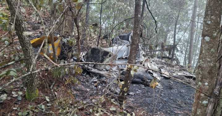 Encuentran helicóptero y cuerpos de tripulantes en Jalisco; ¿qué pasó con la aeronave de CFE?