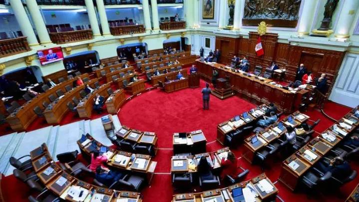 El periodismo en la mira: autoridades buscan intervenir al derecho de informar [Informe]