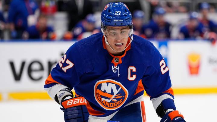 Islanders share injury updates on Anders Lee, Max Tsyplakov