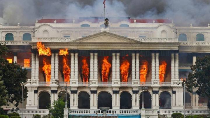 Experto señala que es “extraño” que el Ejército de Nepal no haya actuado ante violentas protestas