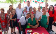 Convive Ana Paty Peralta con adultos mayores en el DIF BJ