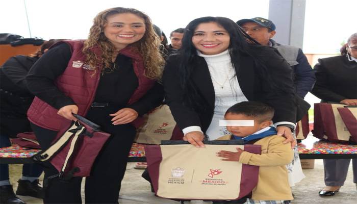Tenango del Aire entrega paquetes escolares a infancias de Santiago Tepopula