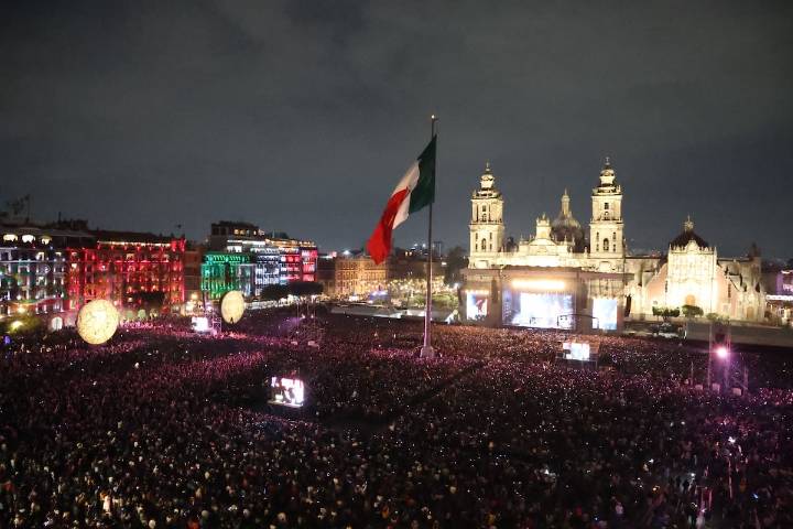 Residente reúne a más de 150 mil asistentes en el Zócalo