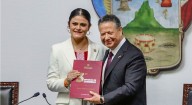 Menchaca ingresa solicitud para revocación de mandato; requiere 236 mil firmas