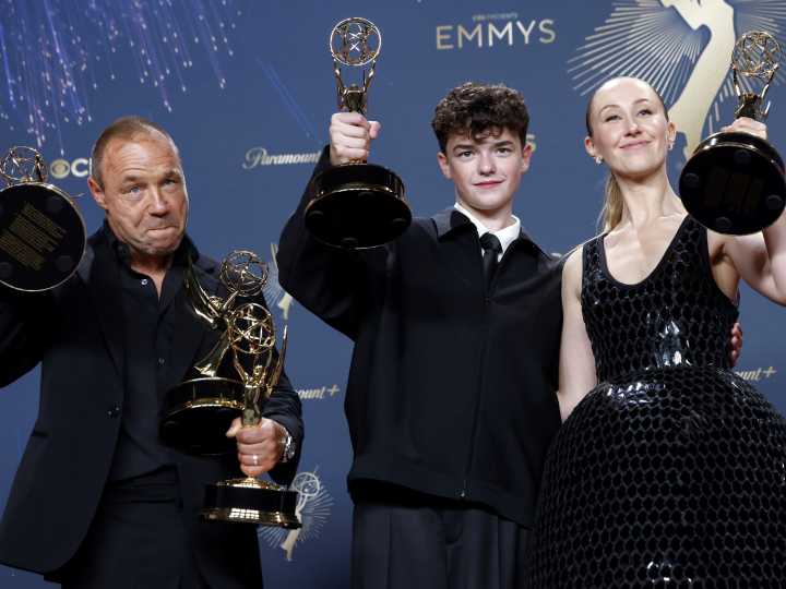 Premios Emmy 2025: el éxito de Adolescencia, The Studio, los perdedores y dónde ver las series más ganadoras