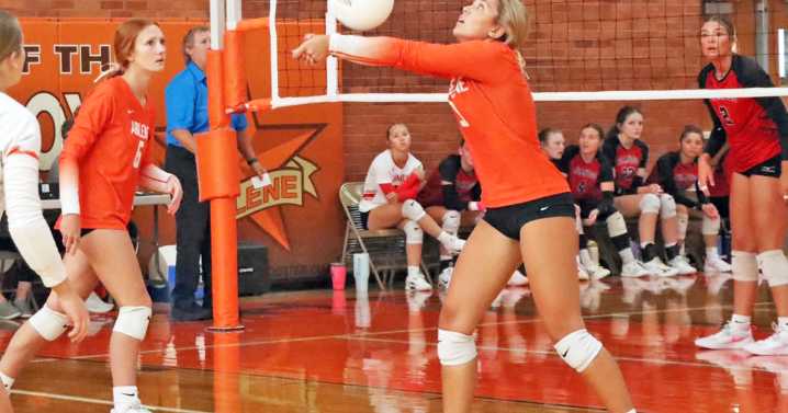 Cowgirls split volleyball duel with Wamego