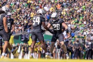 Ducks honor Knight and Bowerman with a ‘love letter’