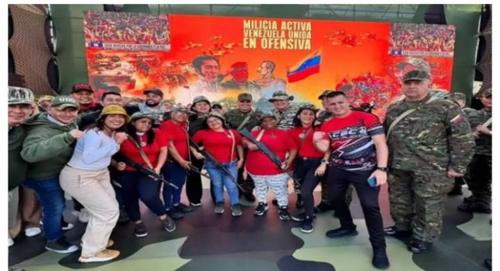 Condecoran a mujeres milicianas por su dignidad, su valentía en defensa de la Patria