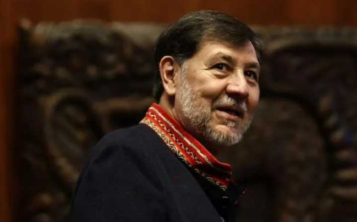 Noroña denuncia campaña en su contra; dice que de los medios buscan "destruirlo"