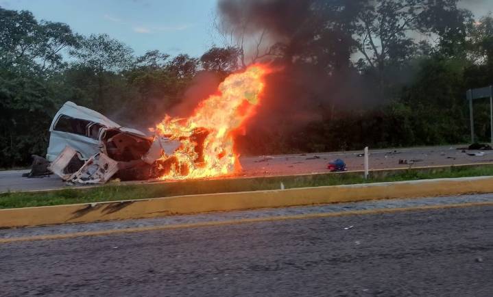 Mueren 15 personas por carambola en la Mérida