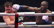 Canelo Álvarez será operado del codo y pospone su regreso al ring en 2026