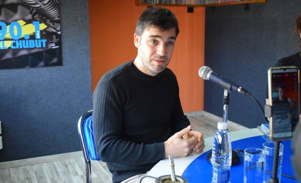 Nacho Torres y sus candidatos, Ana Clara Romero y Gustavo Menna en EL CHUBUT