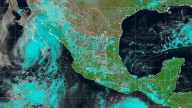 Huracán Lorena continúa intensificándose cerca de las costas de Baja California Sur