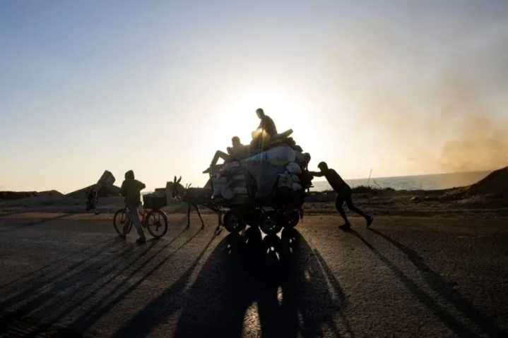El ejército israelí continúa avanzando hacia la ciudad de Gaza para tomar el control total; hay más desplazamientos